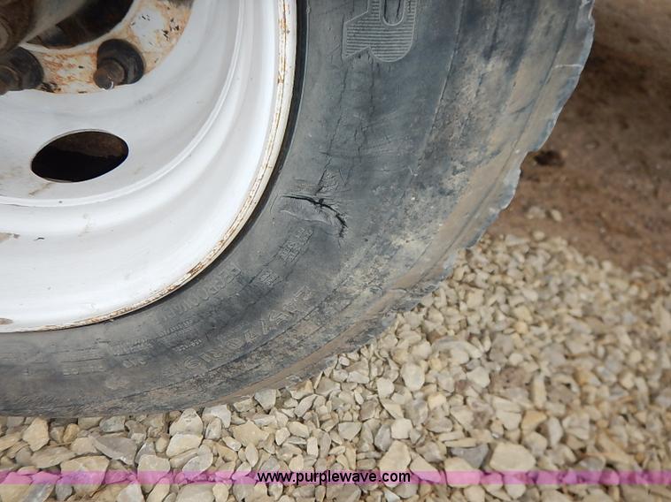 image for item BC9887 1992 GMC TopKick feed truck