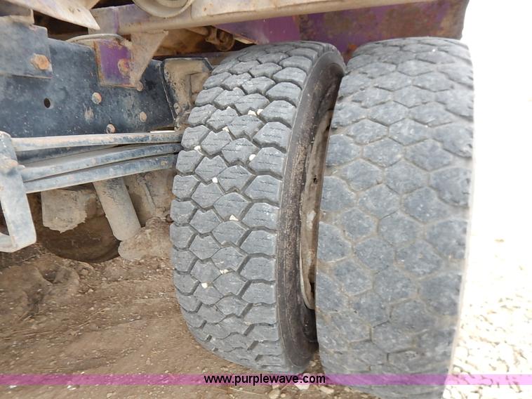 image for item BC9887 1992 GMC TopKick feed truck