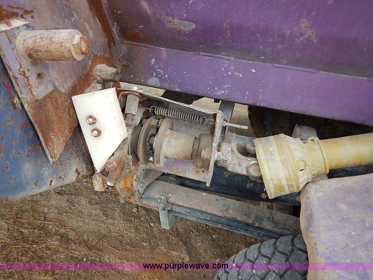 image for item BC9887 1992 GMC TopKick feed truck