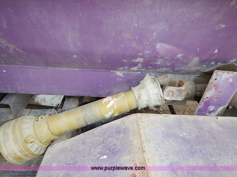 image for item BC9887 1992 GMC TopKick feed truck