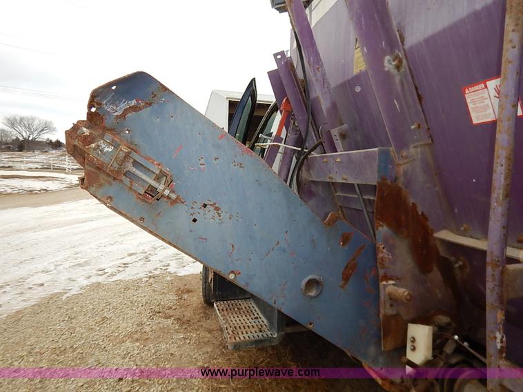 image for item BC9887 1992 GMC TopKick feed truck