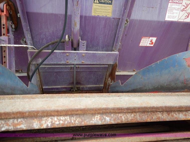 image for item BC9887 1992 GMC TopKick feed truck