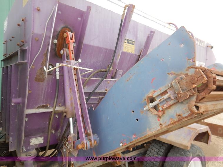 image for item BC9887 1992 GMC TopKick feed truck