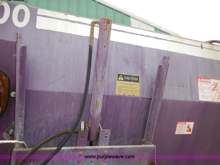 image for item BC9887 1992 GMC TopKick feed truck