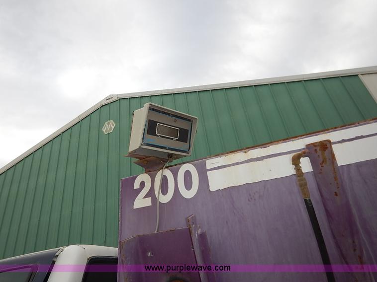 image for item BC9887 1992 GMC TopKick feed truck