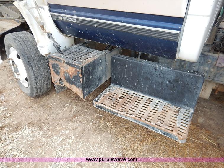 image for item BC9887 1992 GMC TopKick feed truck