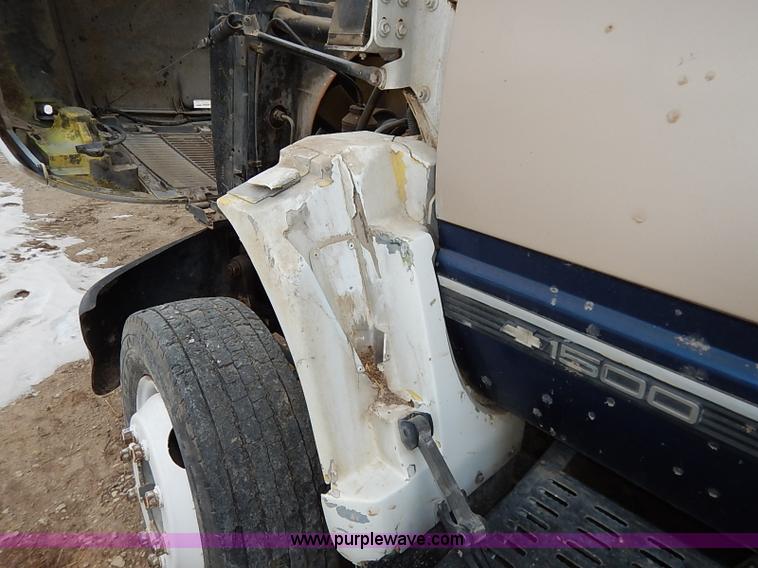 image for item BC9887 1992 GMC TopKick feed truck