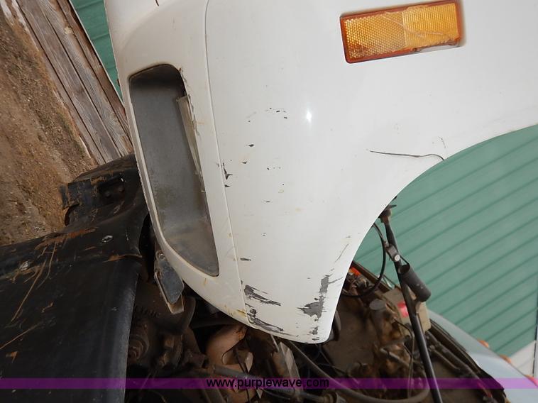 image for item BC9887 1992 GMC TopKick feed truck