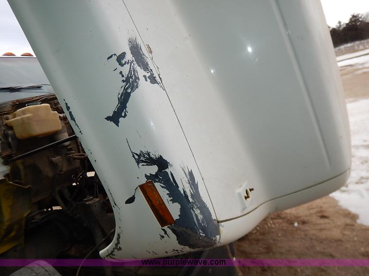 image for item BC9887 1992 GMC TopKick feed truck