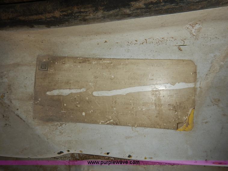 image for item BC9887 1992 GMC TopKick feed truck