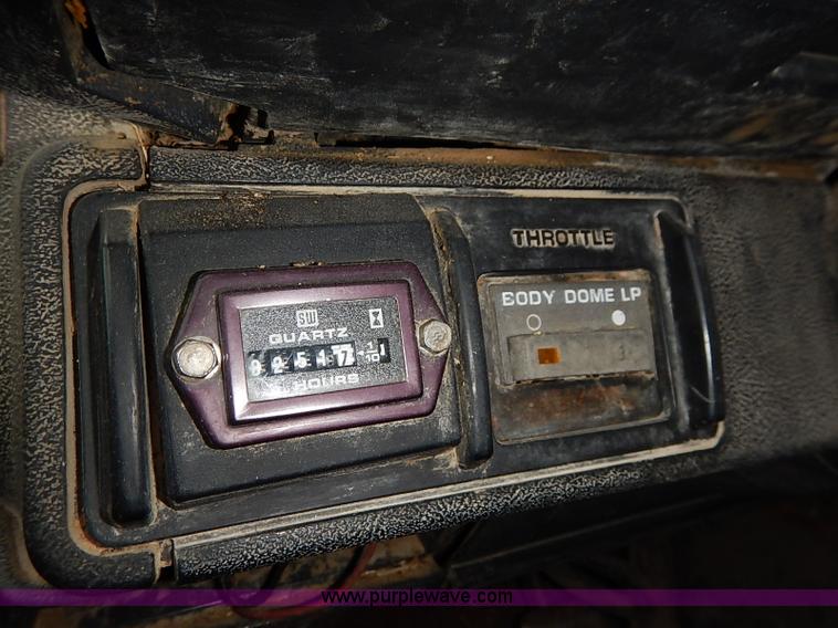 image for item BC9887 1992 GMC TopKick feed truck