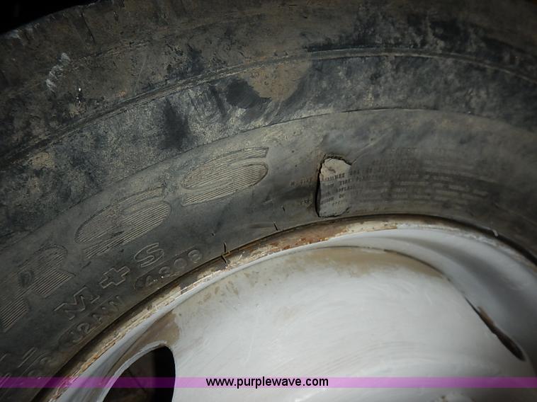 image for item BC9887 1992 GMC TopKick feed truck