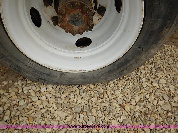 image for item BC9887 1992 GMC TopKick feed truck