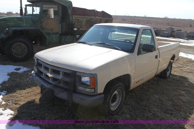 image for item F3424 1991 Chevrolet Cheyenne 1500 pickup truck