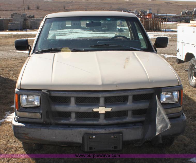 image for item F3424 1991 Chevrolet Cheyenne 1500 pickup truck
