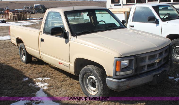 image for item F3424 1991 Chevrolet Cheyenne 1500 pickup truck