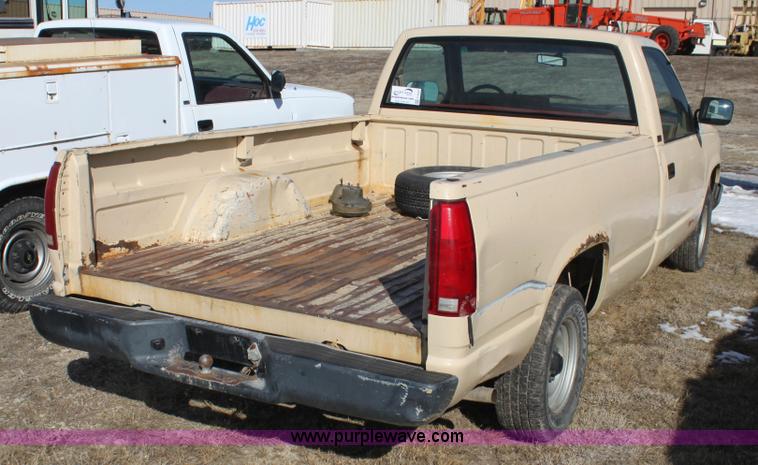 image for item F3424 1991 Chevrolet Cheyenne 1500 pickup truck