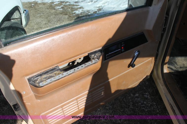 image for item F3424 1991 Chevrolet Cheyenne 1500 pickup truck