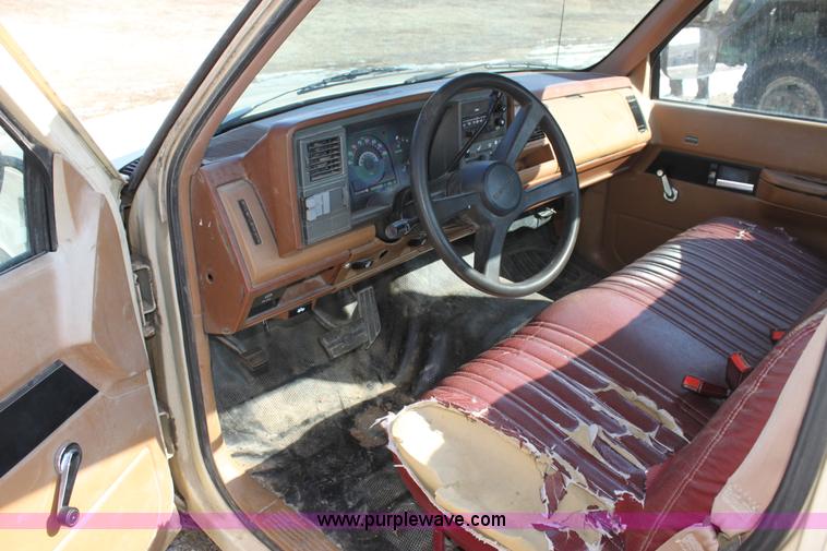 image for item F3424 1991 Chevrolet Cheyenne 1500 pickup truck