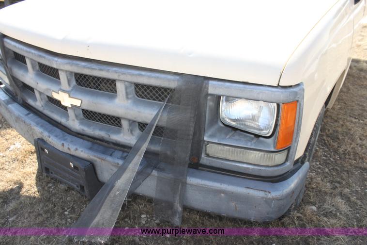 image for item F3424 1991 Chevrolet Cheyenne 1500 pickup truck