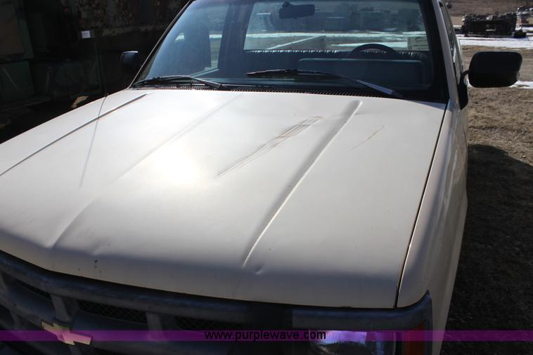 image for item F3424 1991 Chevrolet Cheyenne 1500 pickup truck