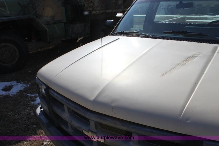 image for item F3424 1991 Chevrolet Cheyenne 1500 pickup truck