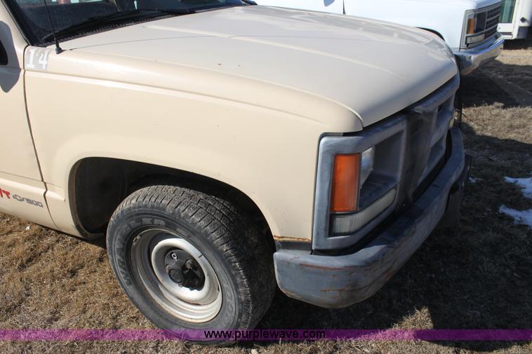 image for item F3424 1991 Chevrolet Cheyenne 1500 pickup truck