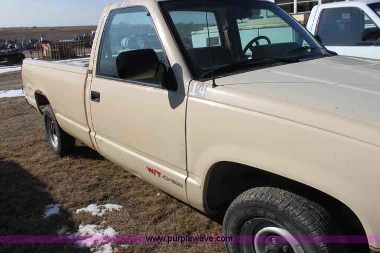 image for item F3424 1991 Chevrolet Cheyenne 1500 pickup truck