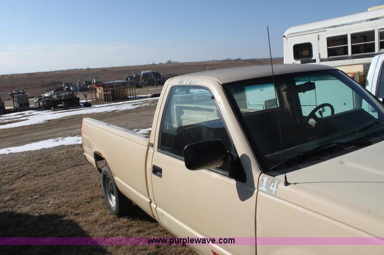 image for item F3424 1991 Chevrolet Cheyenne 1500 pickup truck