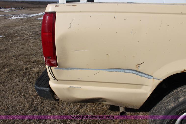 image for item F3424 1991 Chevrolet Cheyenne 1500 pickup truck