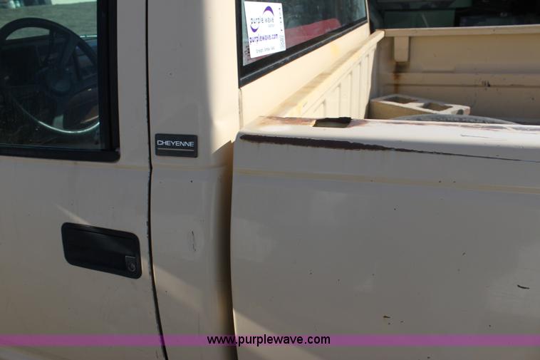 image for item F3424 1991 Chevrolet Cheyenne 1500 pickup truck