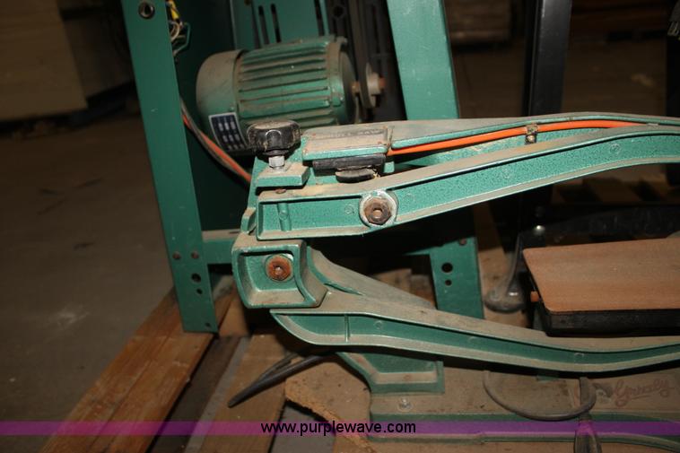 image for item F3430 Assorted woodworking equipment