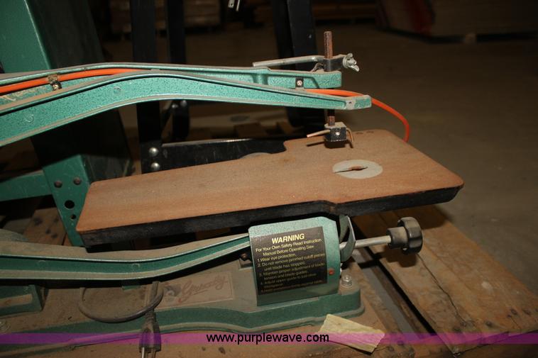 image for item F3430 Assorted woodworking equipment