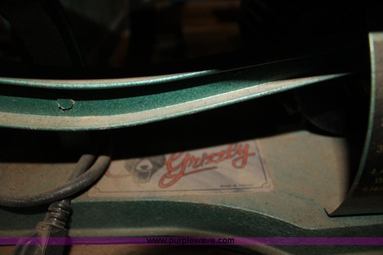 image for item F3430 Assorted woodworking equipment