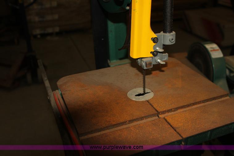 image for item F3430 Assorted woodworking equipment