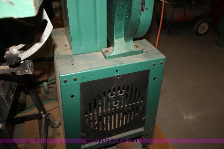 image for item F3430 Assorted woodworking equipment