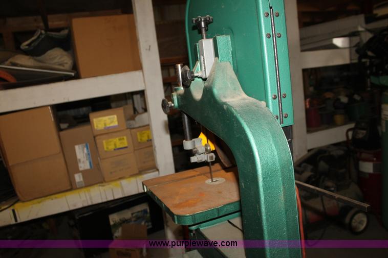 image for item F3430 Assorted woodworking equipment