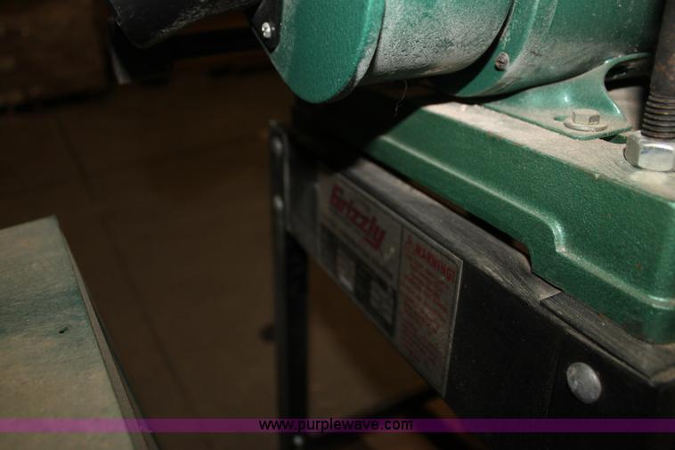 image for item F3430 Assorted woodworking equipment