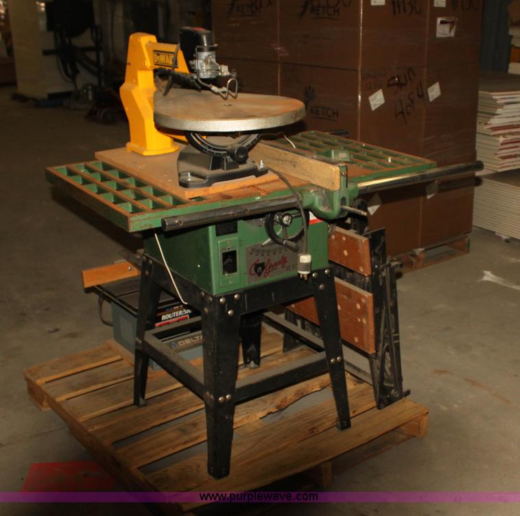 image for item F3430 Assorted woodworking equipment