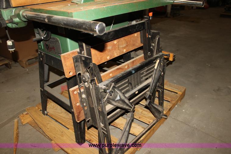 image for item F3430 Assorted woodworking equipment