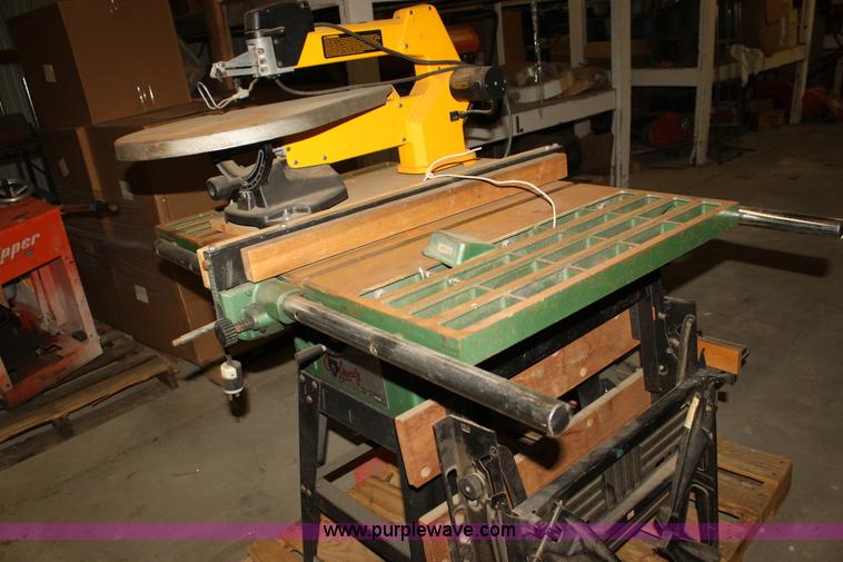 image for item F3430 Assorted woodworking equipment