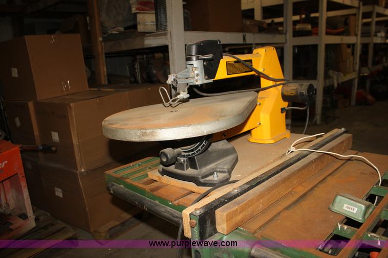 image for item F3430 Assorted woodworking equipment
