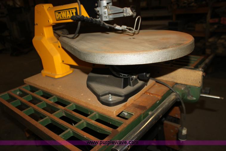 image for item F3430 Assorted woodworking equipment