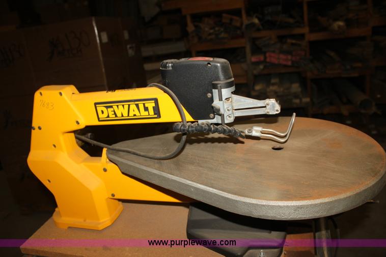 image for item F3430 Assorted woodworking equipment