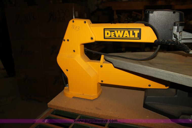 image for item F3430 Assorted woodworking equipment