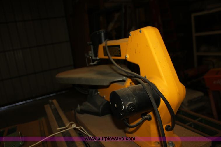 image for item F3430 Assorted woodworking equipment