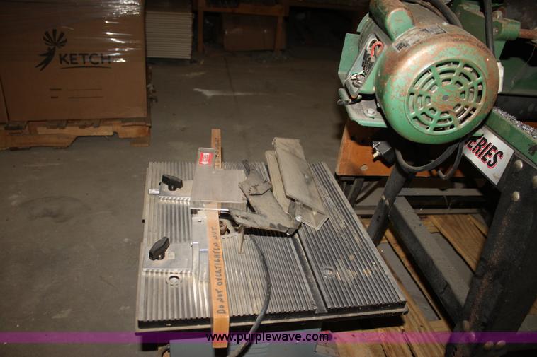 image for item F3430 Assorted woodworking equipment