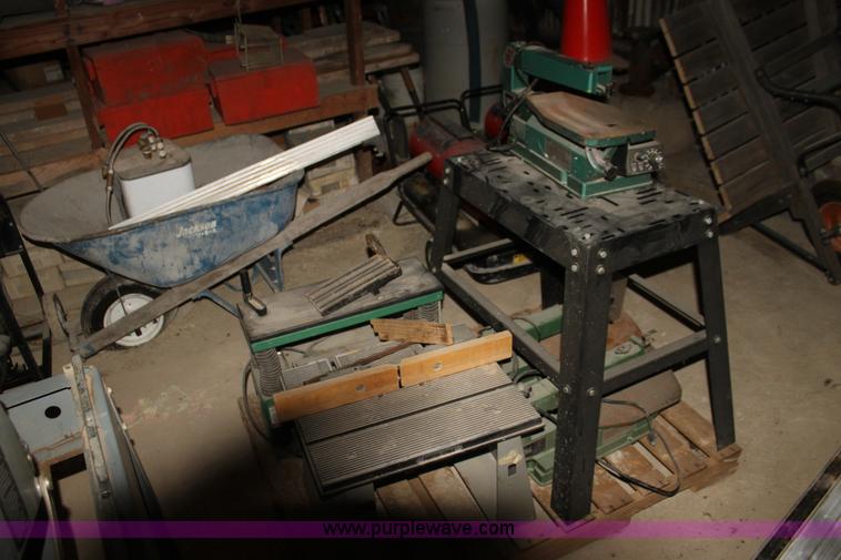 image for item F3432 Assorted shop equipment