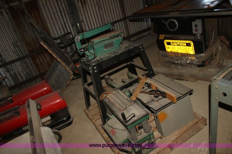 image for item F3432 Assorted shop equipment