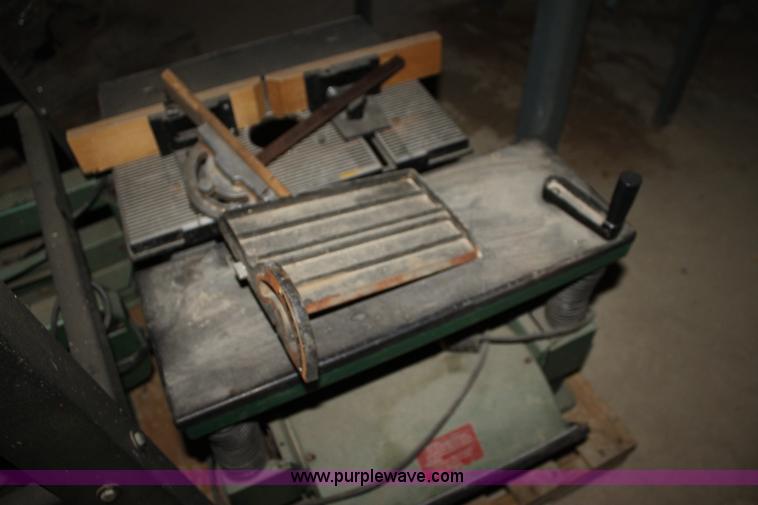 image for item F3432 Assorted shop equipment